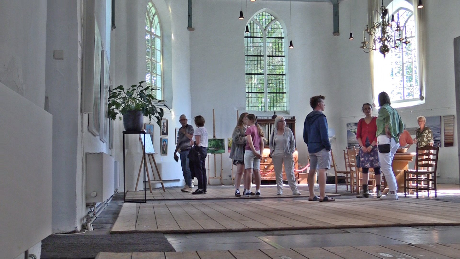 Foto: Exposite witte kerk.jpg